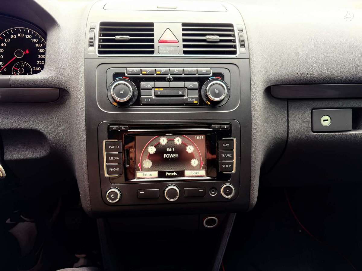 Volkswagen Touran - 8