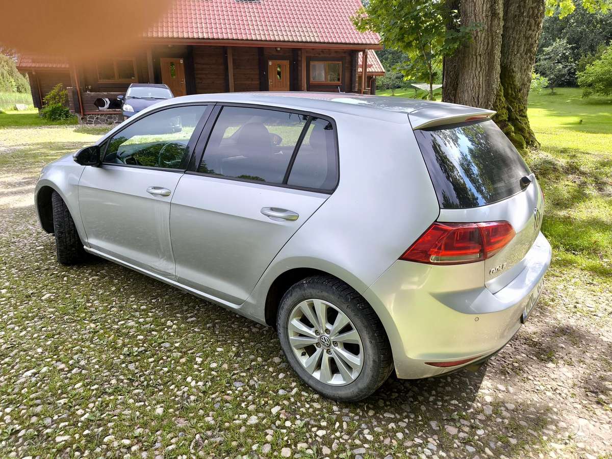 Volkswagen Golf - 2