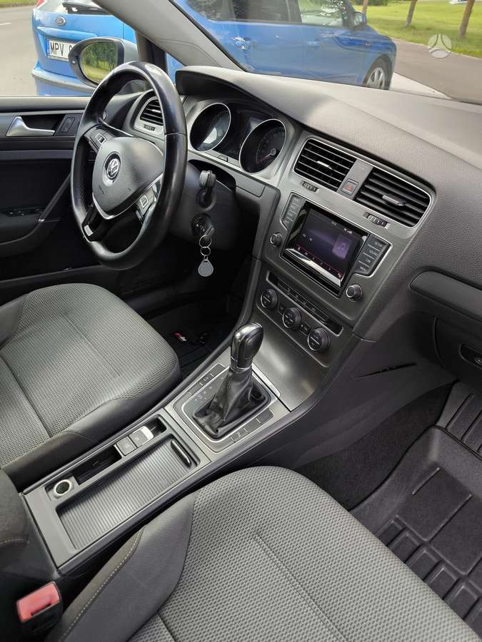 Volkswagen Golf - 5