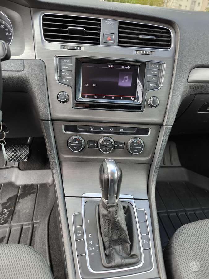 Volkswagen Golf - 9