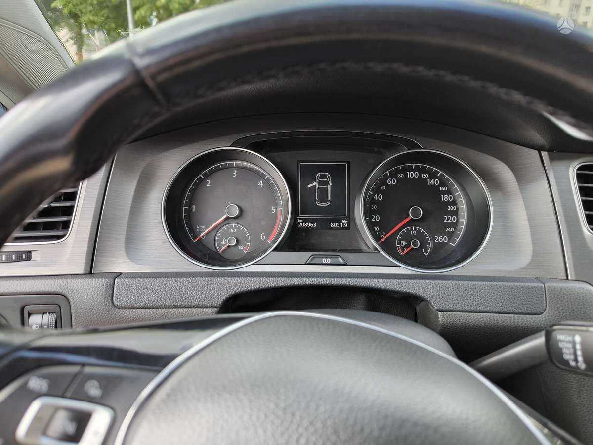 Volkswagen Golf - 10