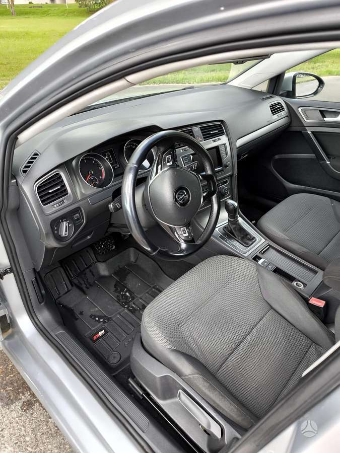 Volkswagen Golf - 11