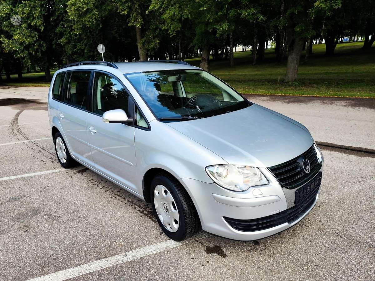 Volkswagen Touran - 1