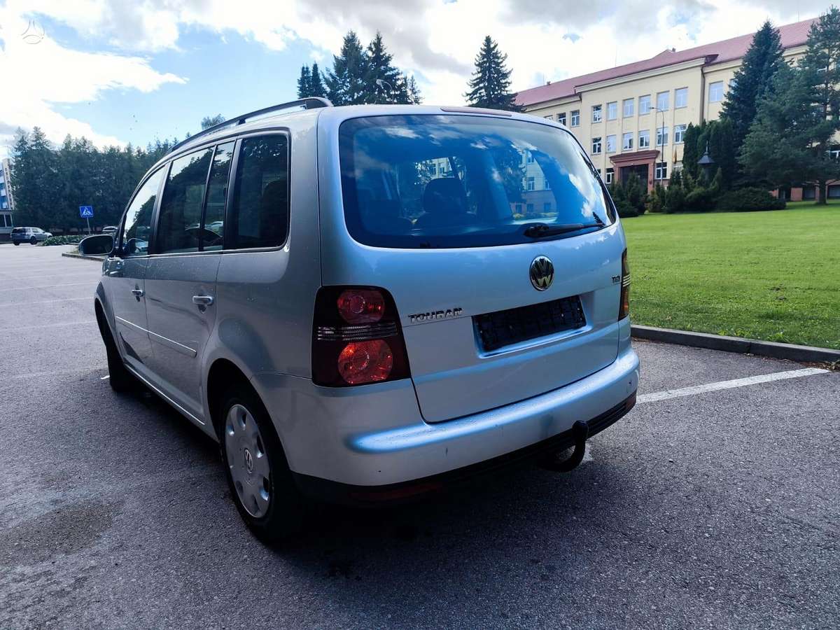 Volkswagen Touran - 2