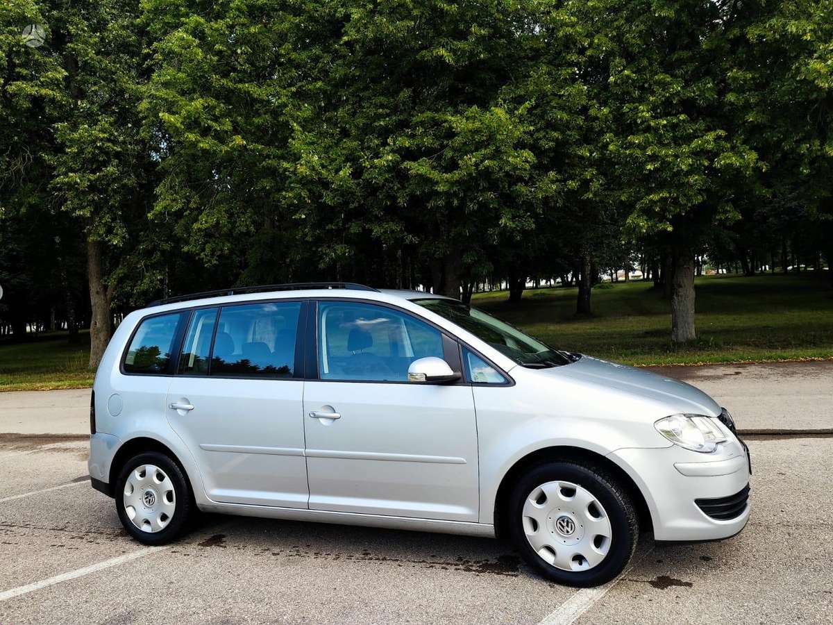 Volkswagen Touran - 4