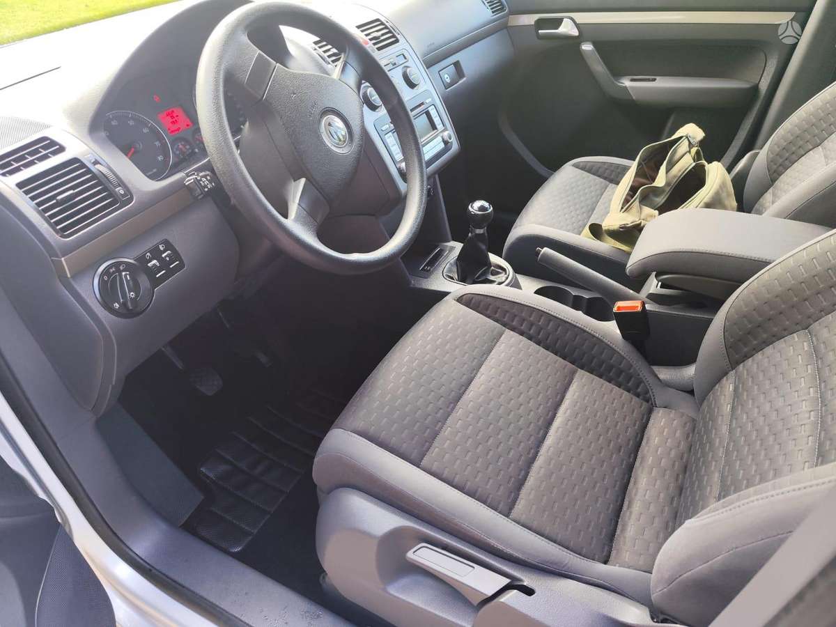 Volkswagen Touran - 5