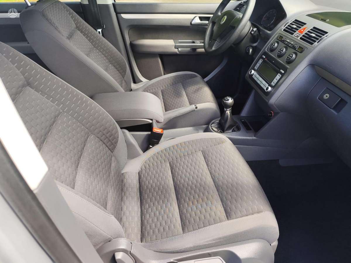 Volkswagen Touran - 8