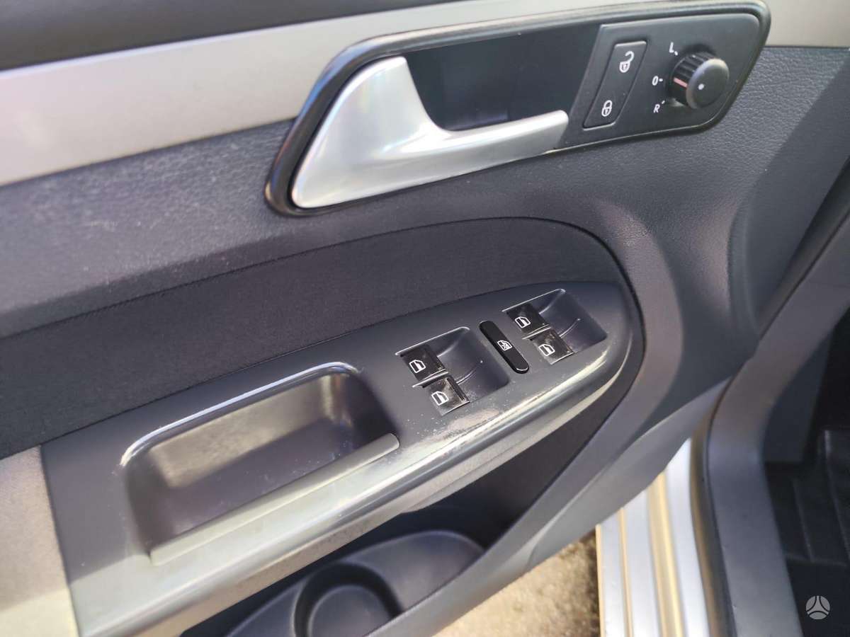 Volkswagen Touran - 11