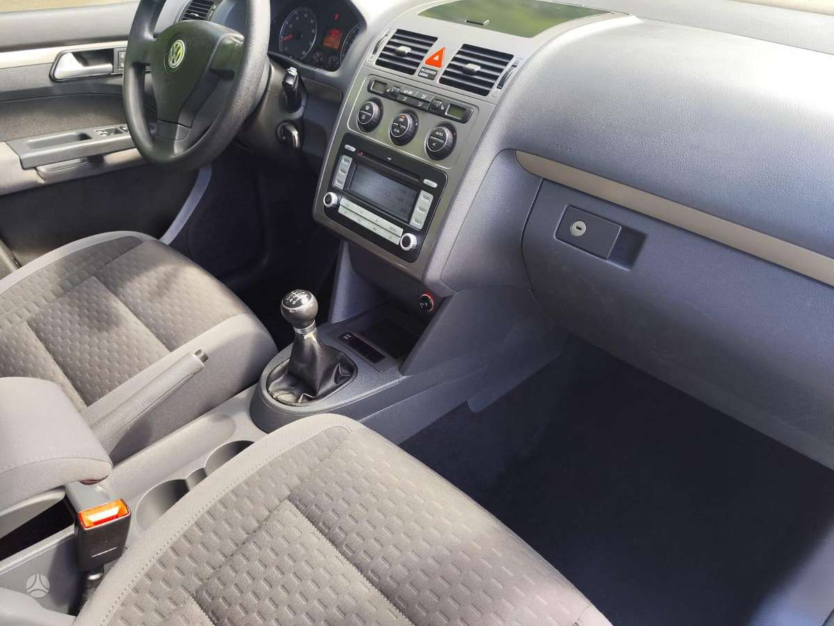 Volkswagen Touran - 12