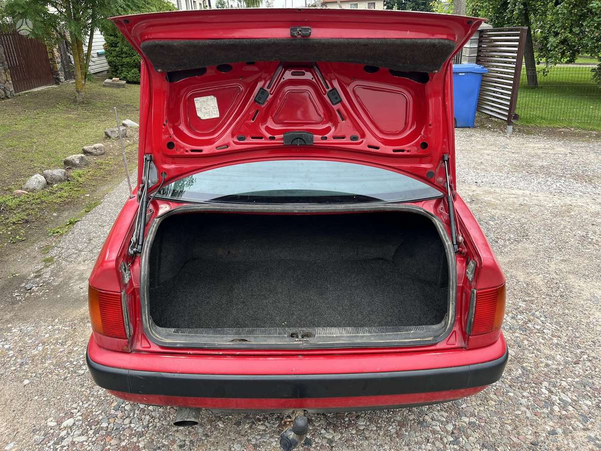 Audi 100, 2.4 l., Седан