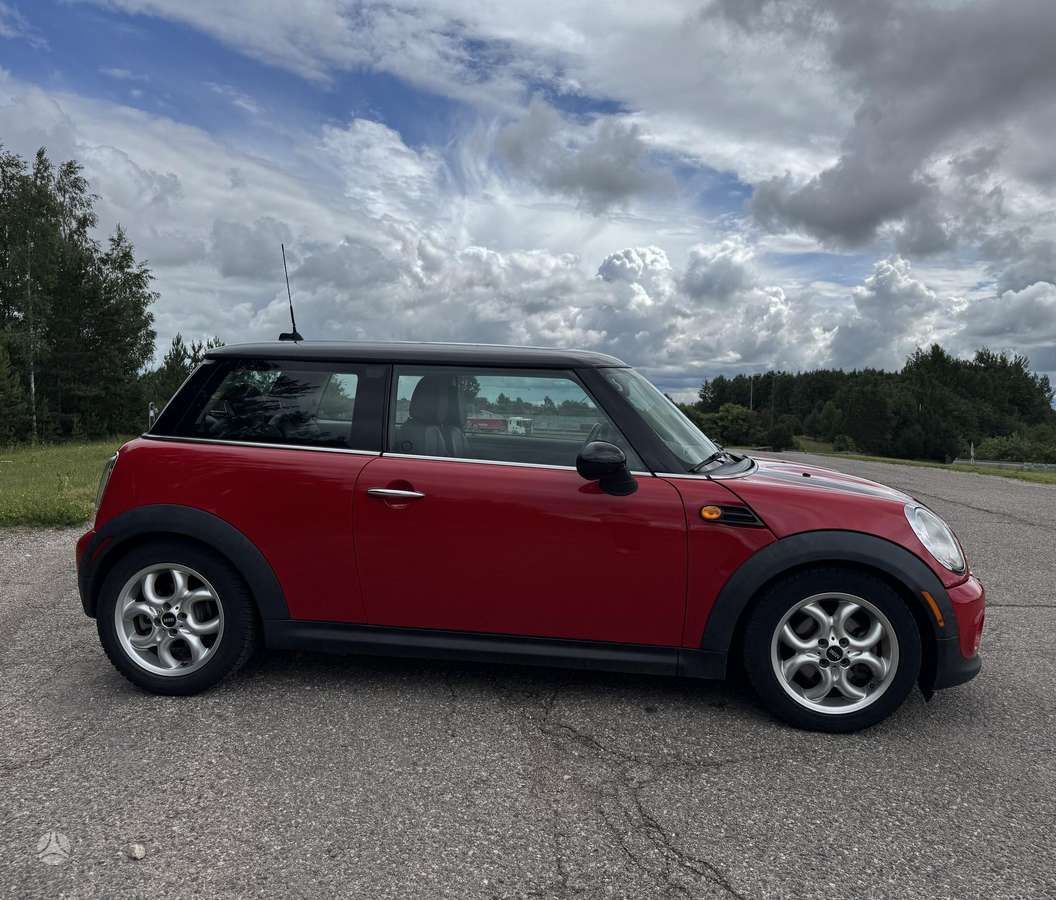 Mini Cooper, 1.6 l., hatchback