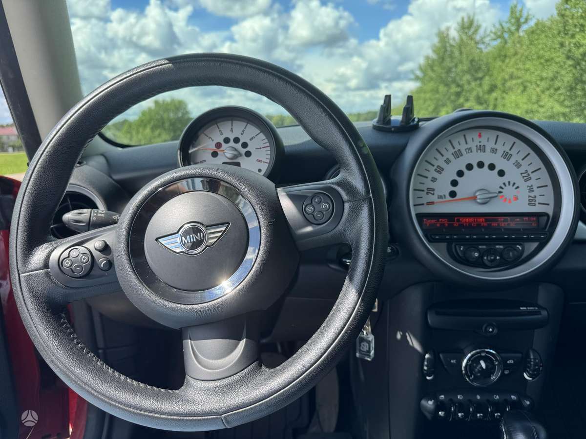 Mini Cooper, 1.6 l., hatchback