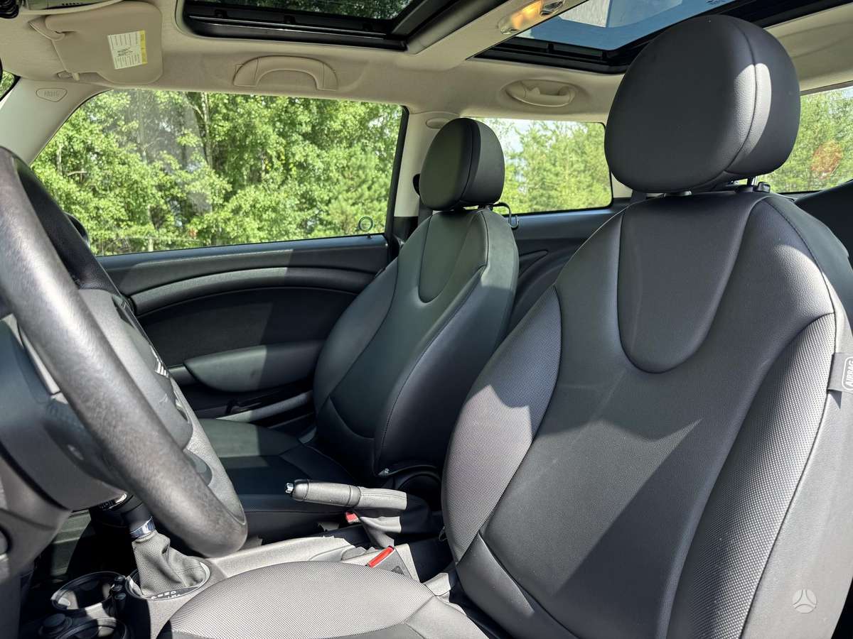 Mini Cooper, 1.6 l., hatchback