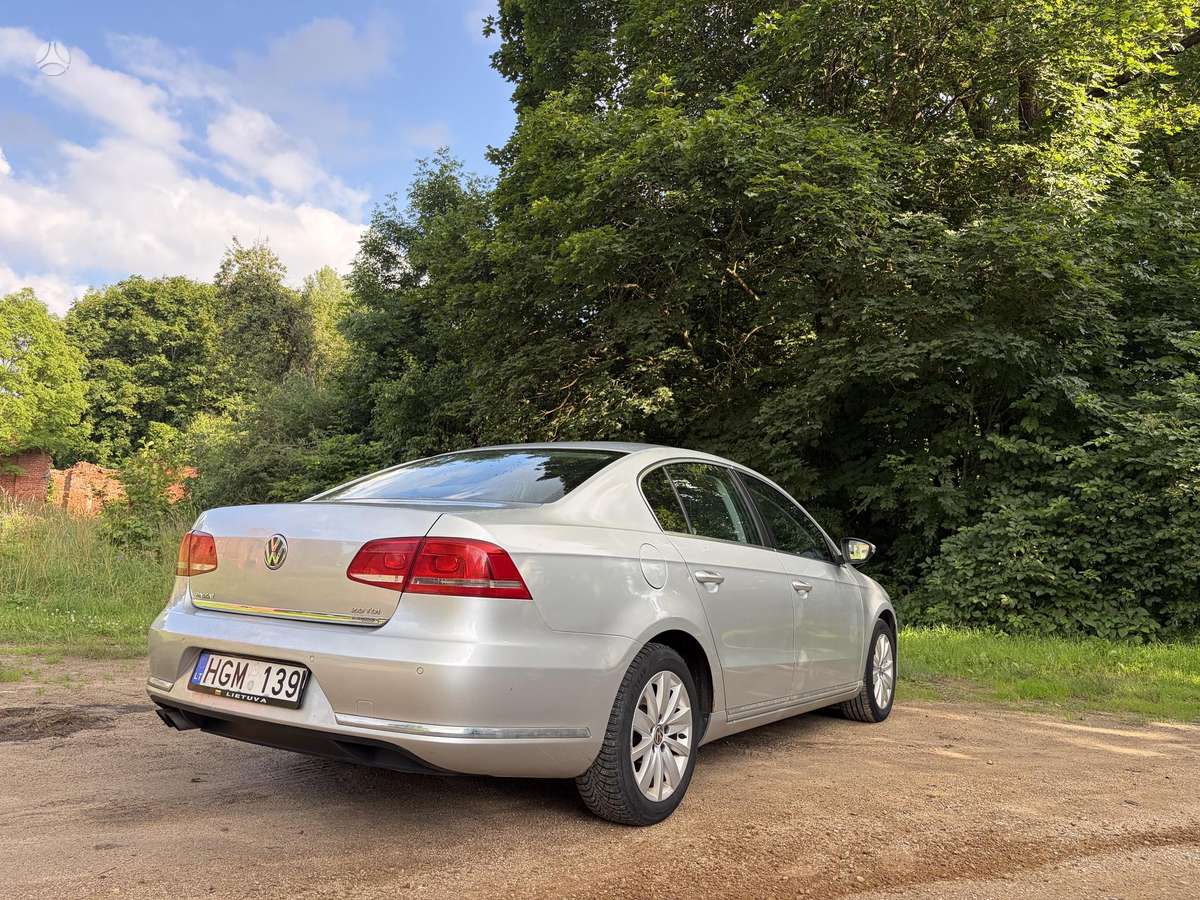 Volkswagen Passat - 4