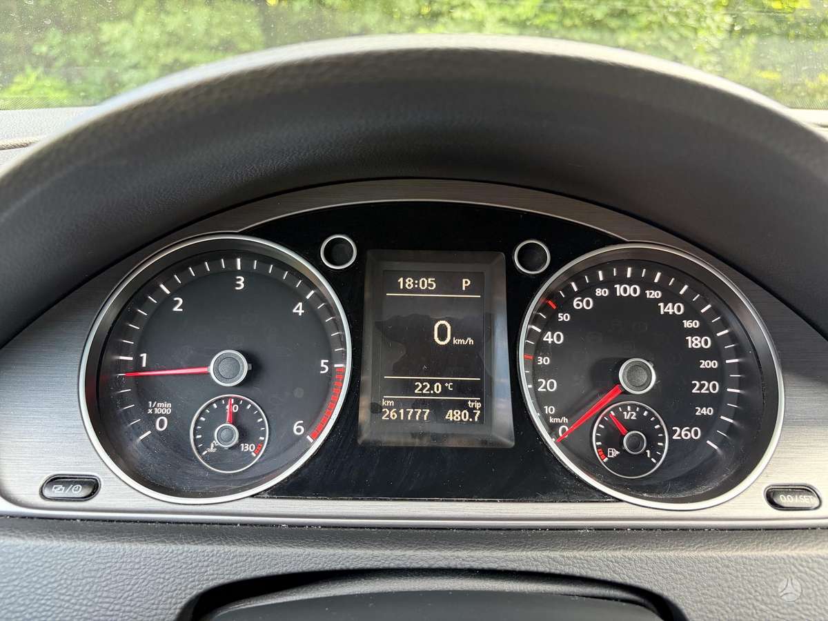 Volkswagen Passat - 8