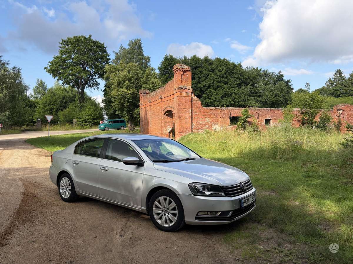 Volkswagen Passat - 1