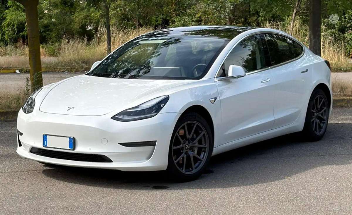 Tesla Model 3, saloon / sedan