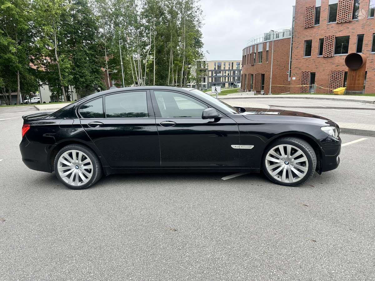 BMW 740, 3.0 l., Седан