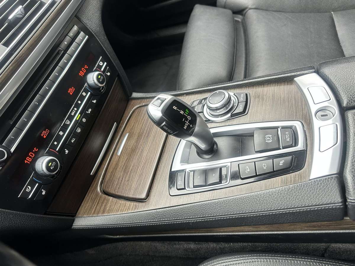 BMW 740, 3.0 l., Седан