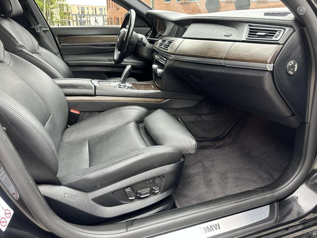 BMW 740, 3.0 l., Седан