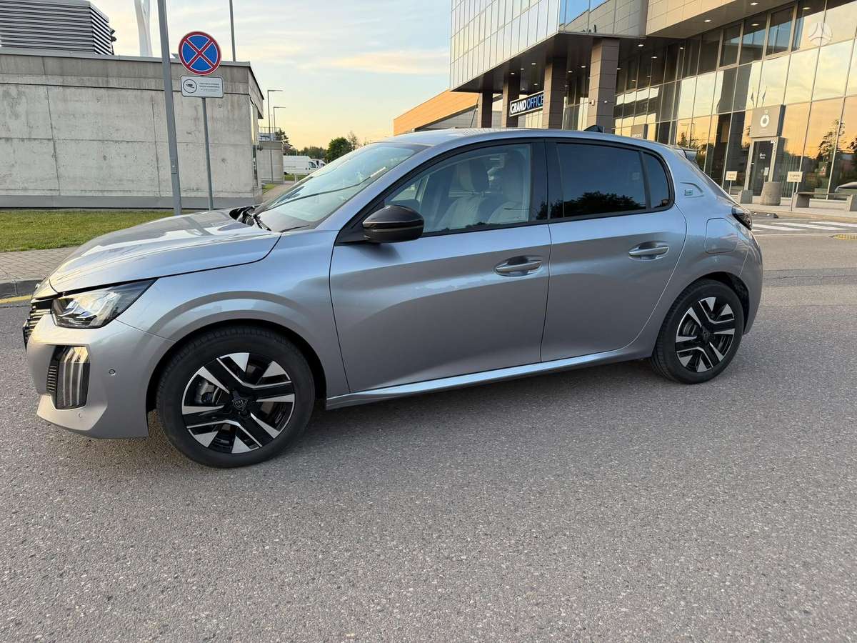 Peugeot 208 - 4