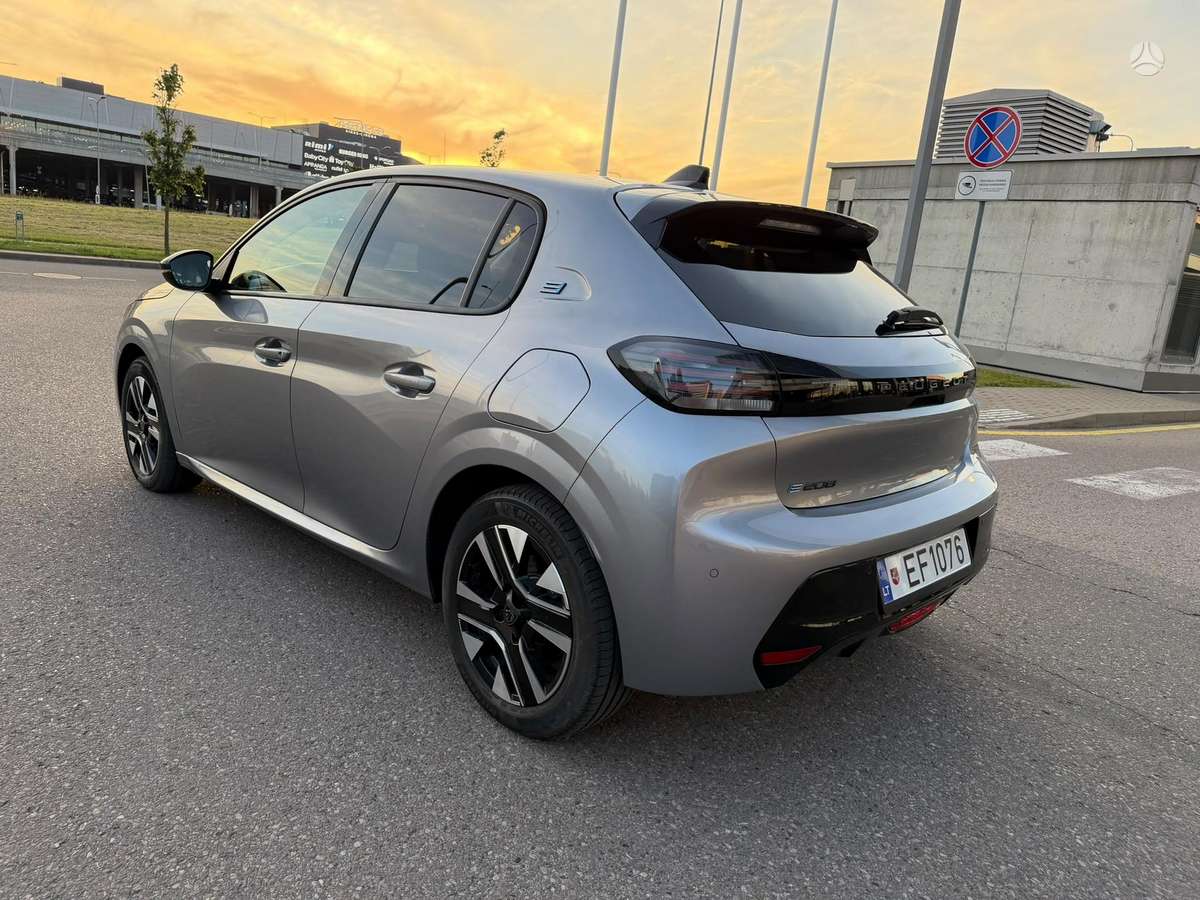 Peugeot 208 - 5