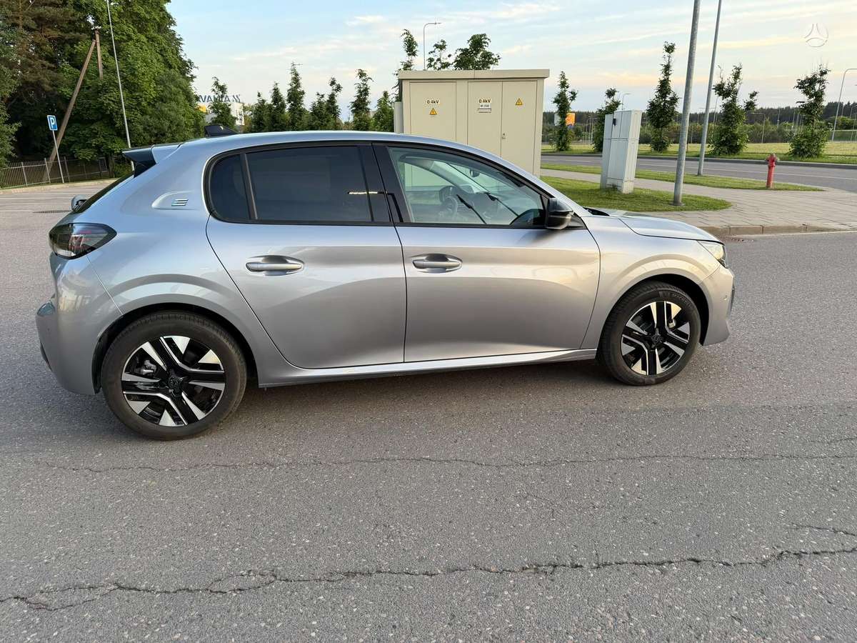 Peugeot 208 - 11