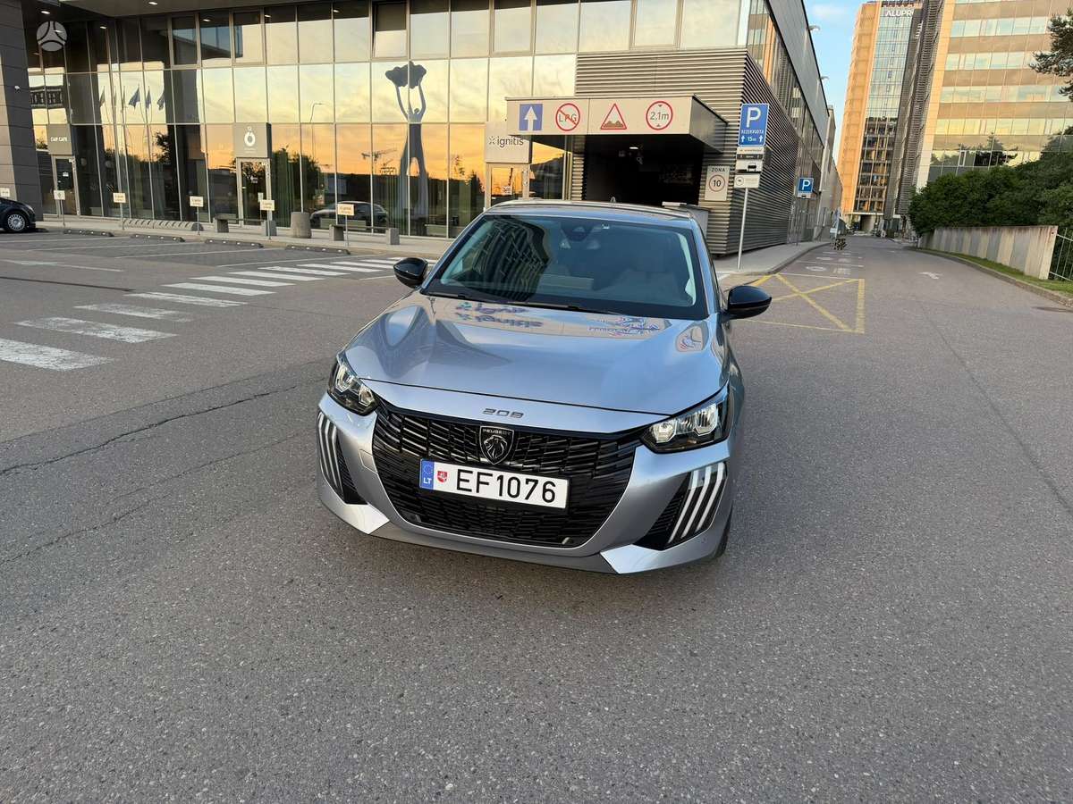 Peugeot 208 - 1