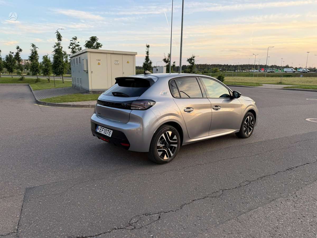 Peugeot 208 - 10