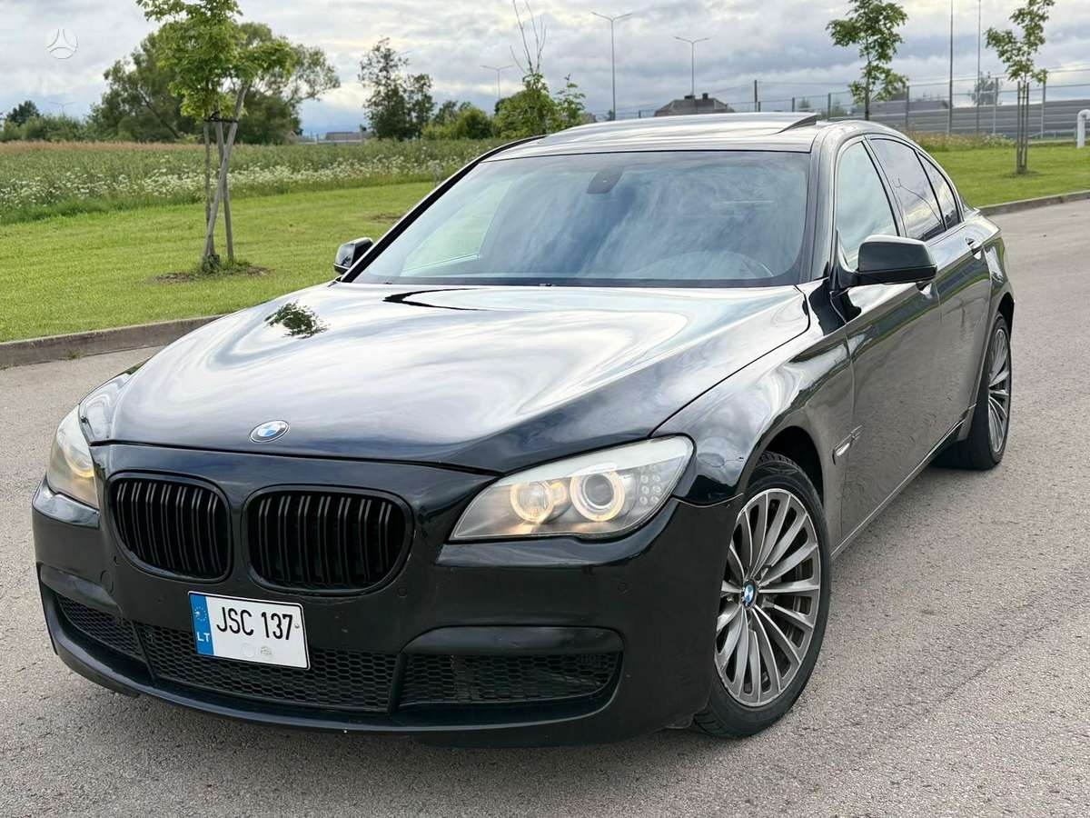 BMW 750, 4.4 l., Седан