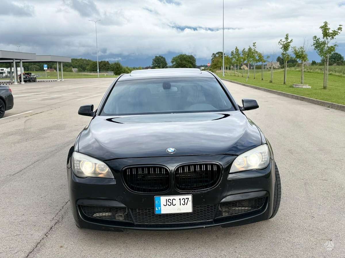 BMW 750, 4.4 l., Седан