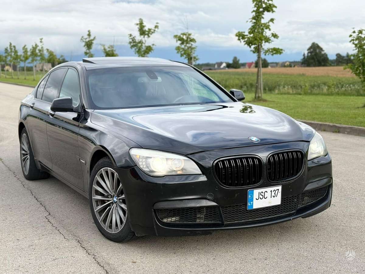 BMW 750, 4.4 l., Седан