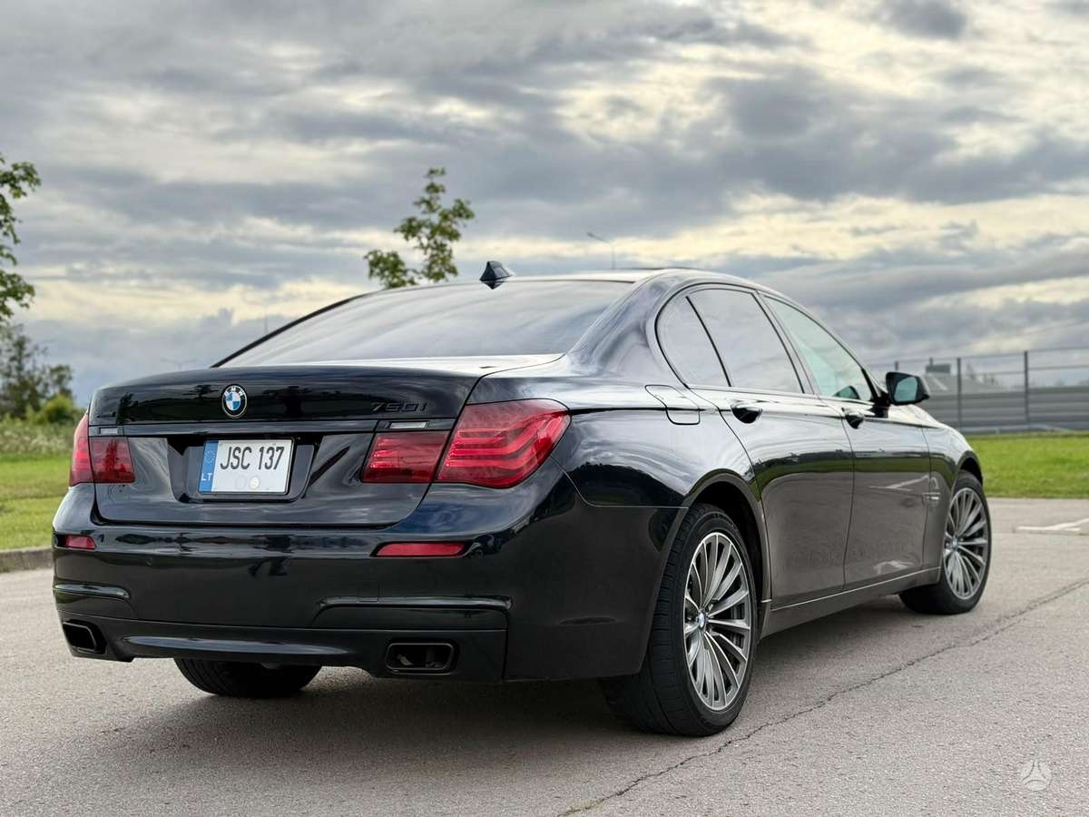 BMW 750, 4.4 l., Седан