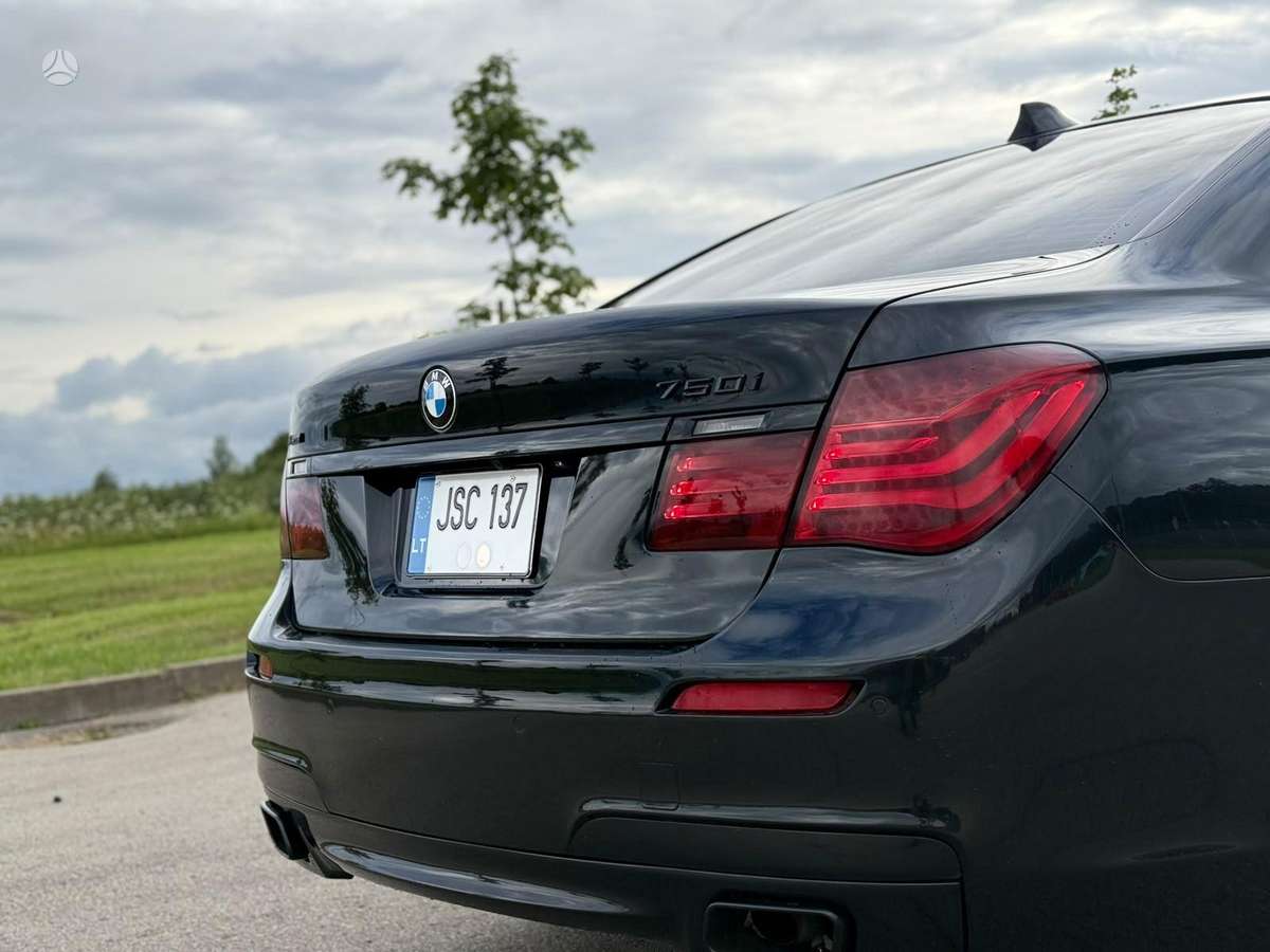BMW 750, 4.4 l., Седан