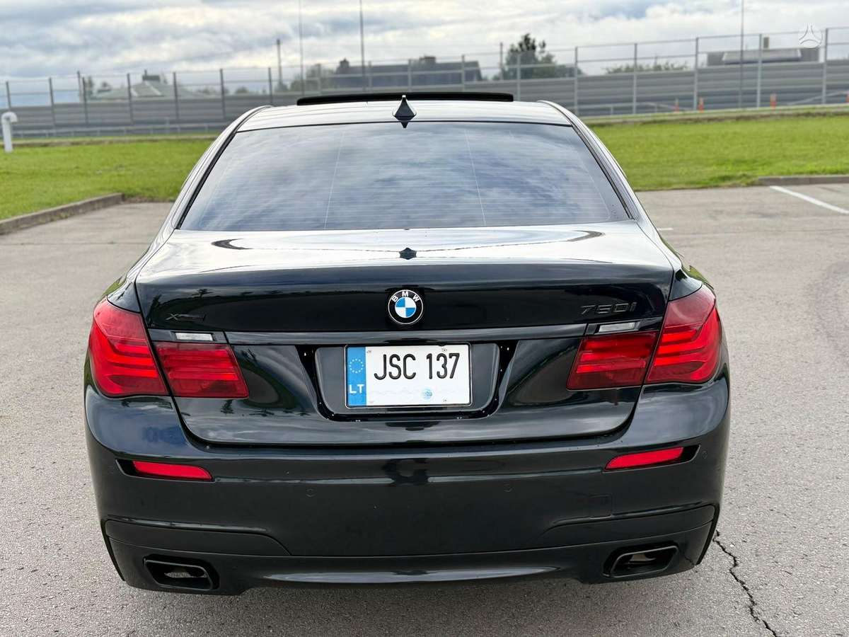 BMW 750, 4.4 l., Седан