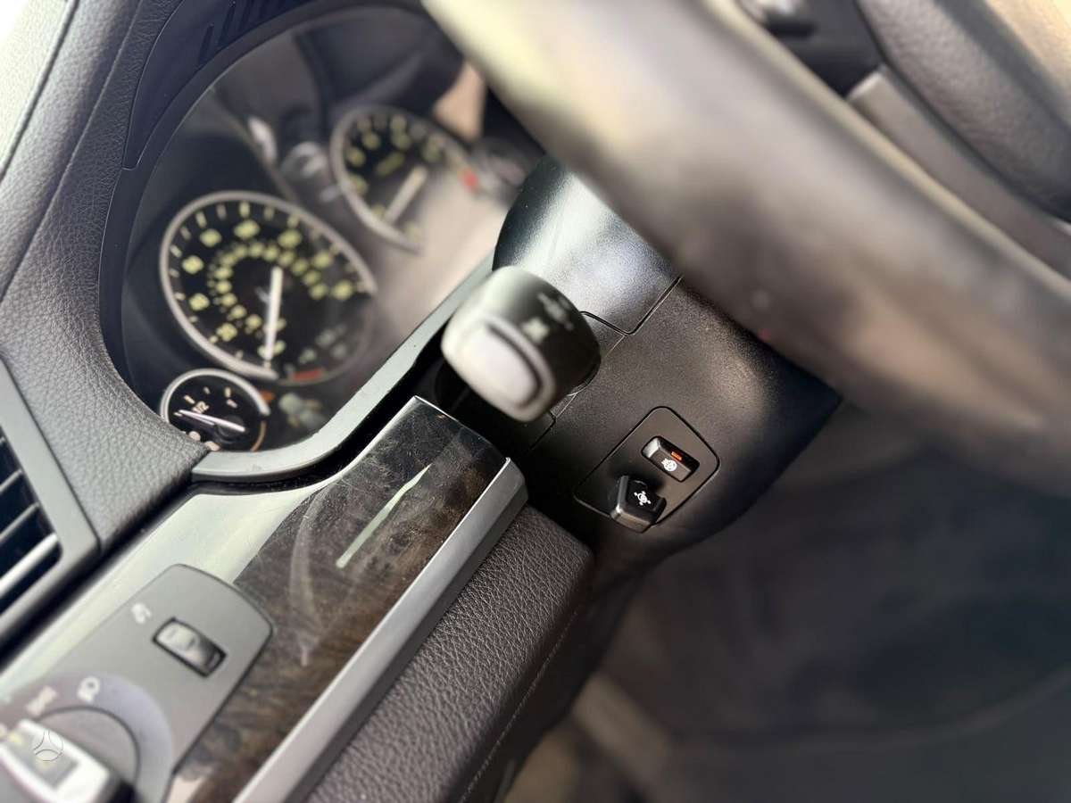 BMW 750, 4.4 l., Седан