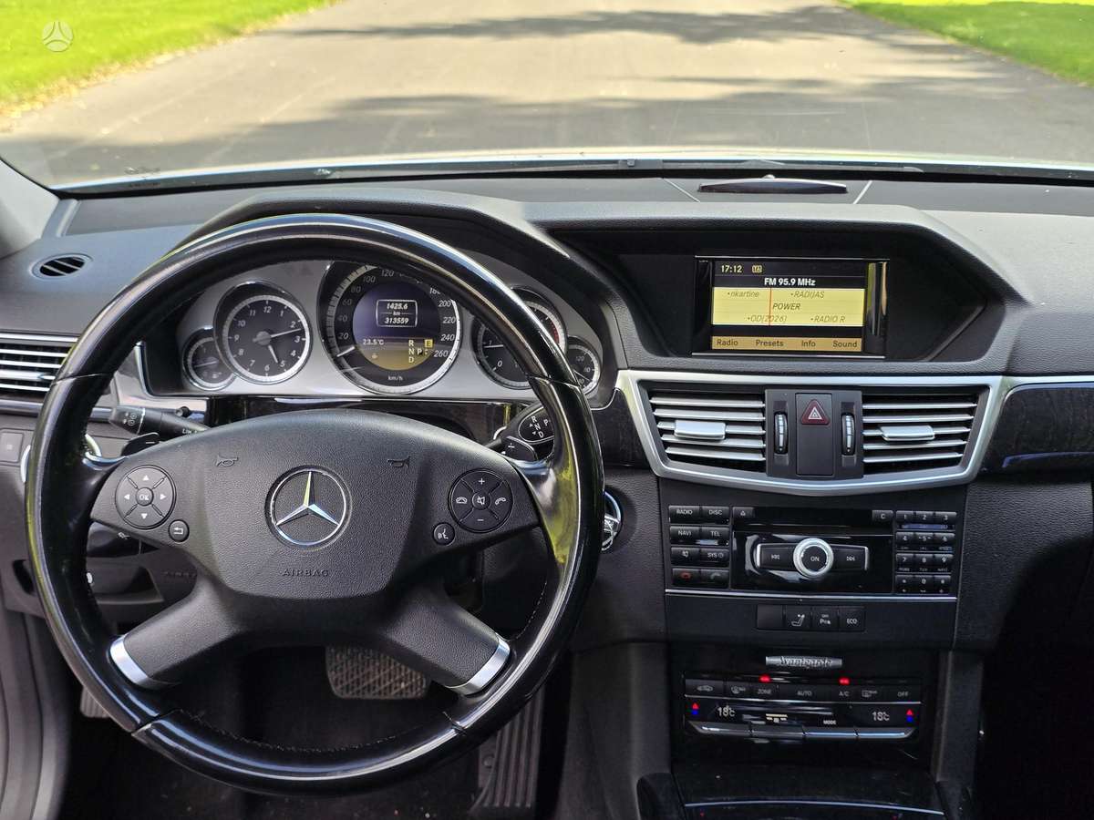 Mercedes-Benz E220, 2.1 l., Седан