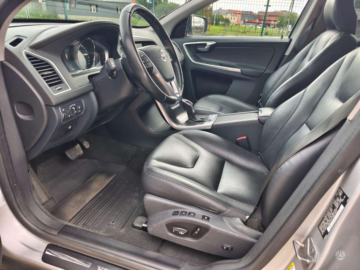 Volvo XC60, 2.0 l., off-road / crossover