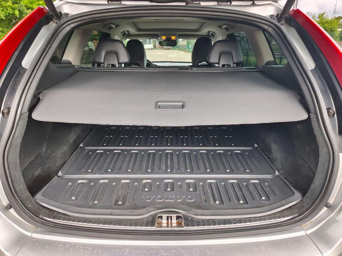 Volvo XC60, 2.0 l., off-road / crossover