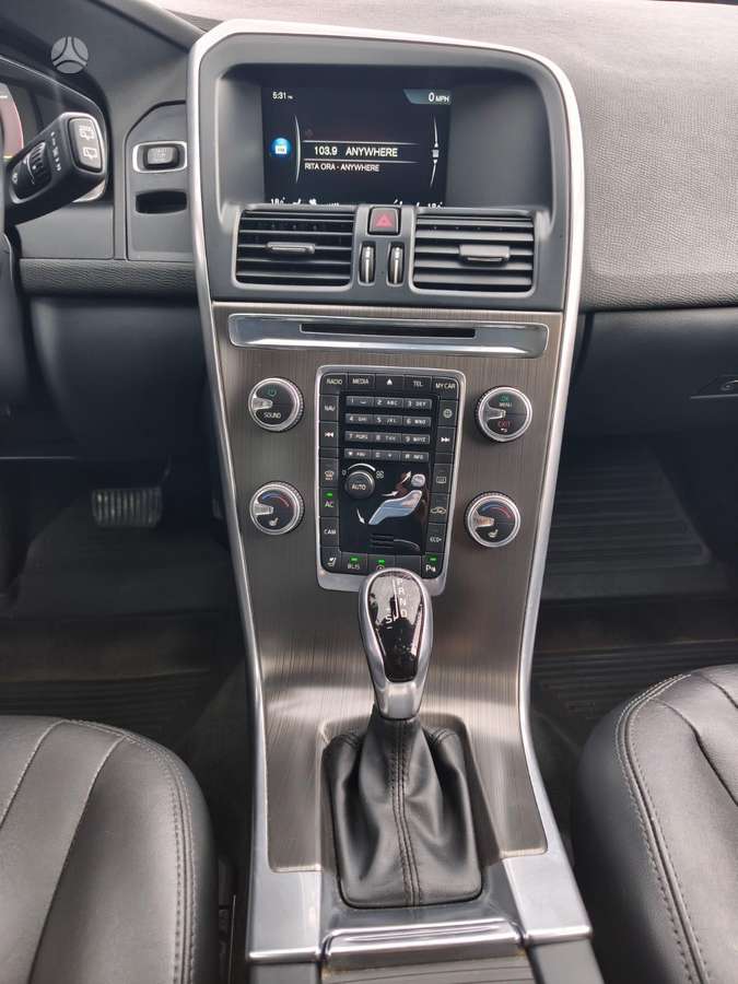 Volvo XC60, 2.0 l., off-road / crossover