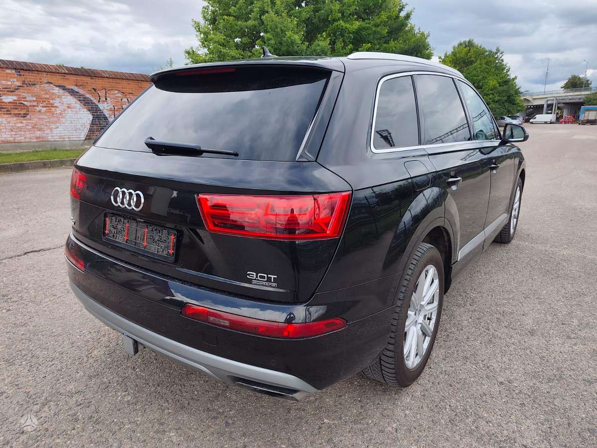 Audi Q7, 3.0 l., off-road / crossover