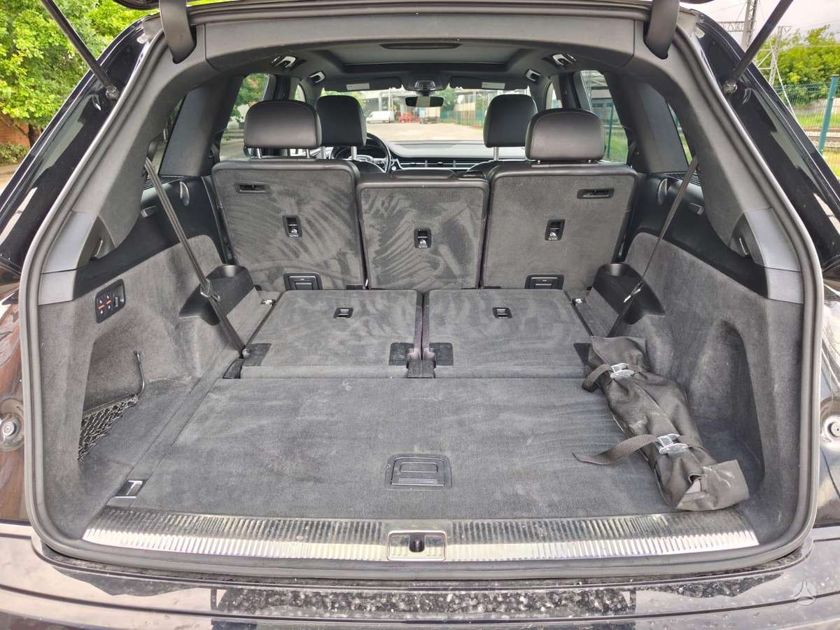 Audi Q7, 3.0 l., off-road / crossover