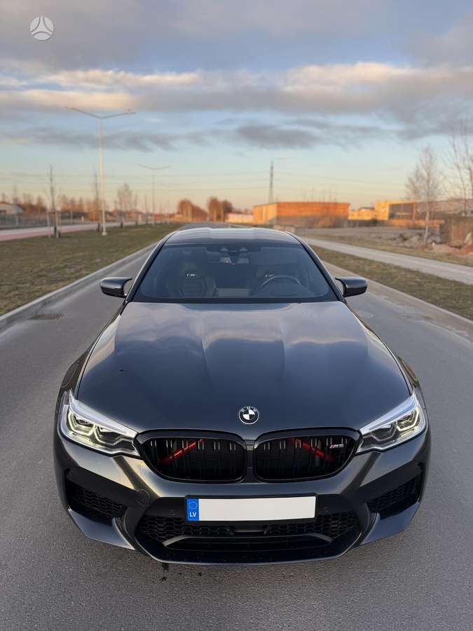BMW M5, saloon / sedan