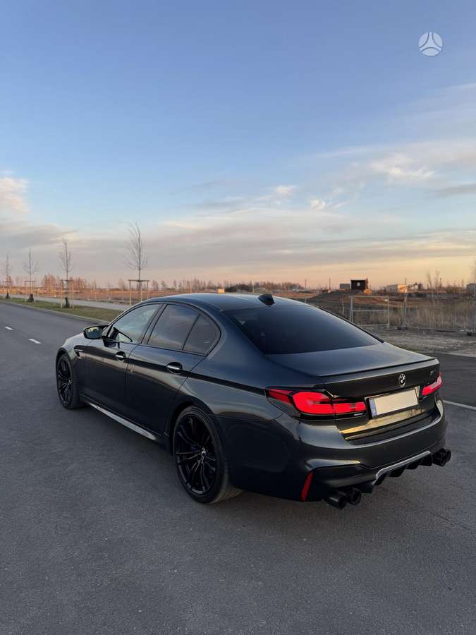 BMW M5, saloon / sedan