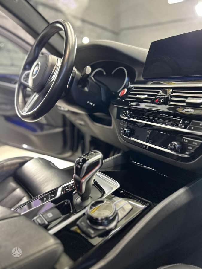 BMW M5, saloon / sedan