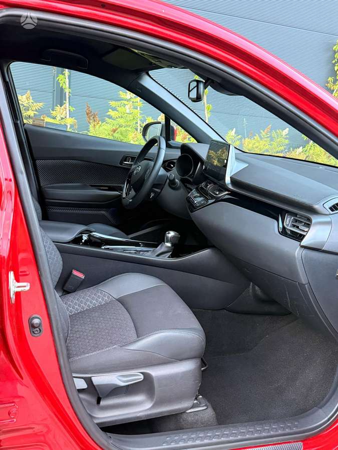 Toyota C-HR - 11