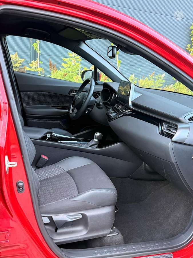 Toyota C-HR - 12