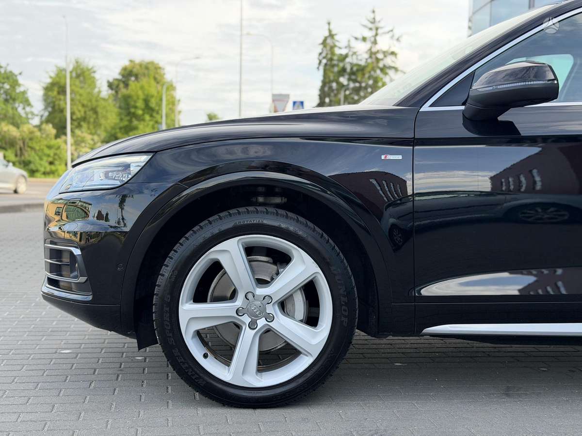 Audi Q5, 2.0 l., off-road / crossover