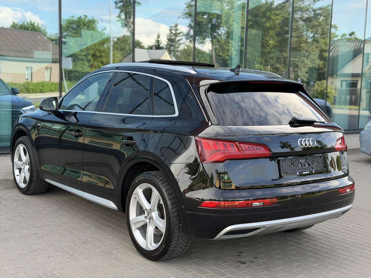 Audi Q5, 2.0 l., off-road / crossover