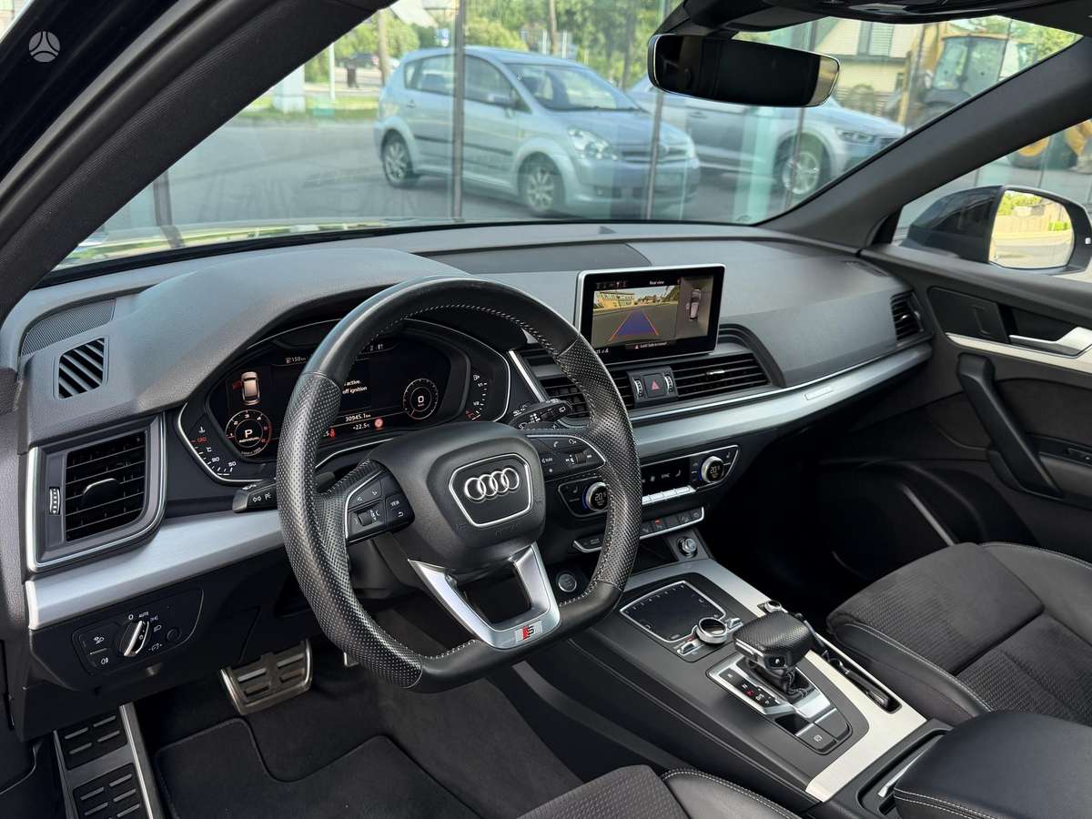 Audi Q5, 2.0 l., off-road / crossover